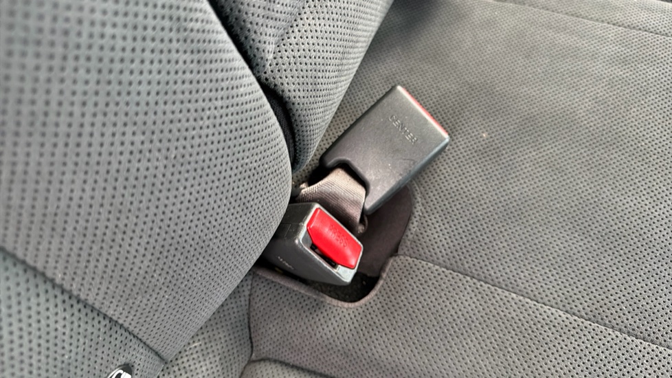 Hyundai KONA 1.6 GDi Hybrid N Line S 5dr DCT Hybrid Hatchback - Image 17