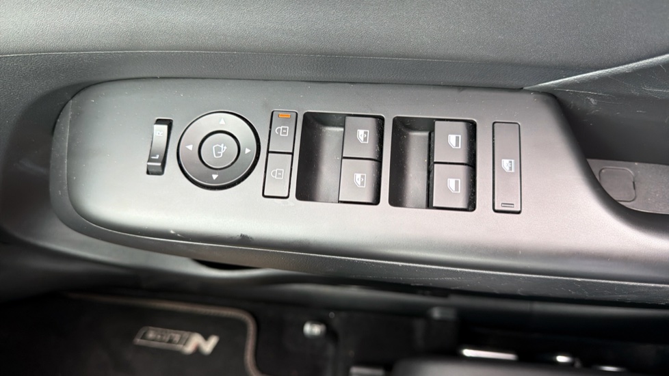 Hyundai KONA 1.6 GDi Hybrid N Line S 5dr DCT Hybrid Hatchback - Image 29