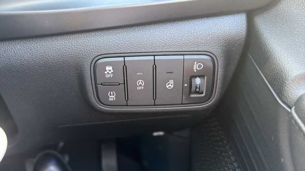 Hyundai i20 1.0T GDi Premium 5dr DCT Petrol Hatchback - Image 25