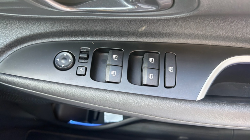 Hyundai i20 1.0T GDi Premium 5dr DCT Petrol Hatchback - Image 26