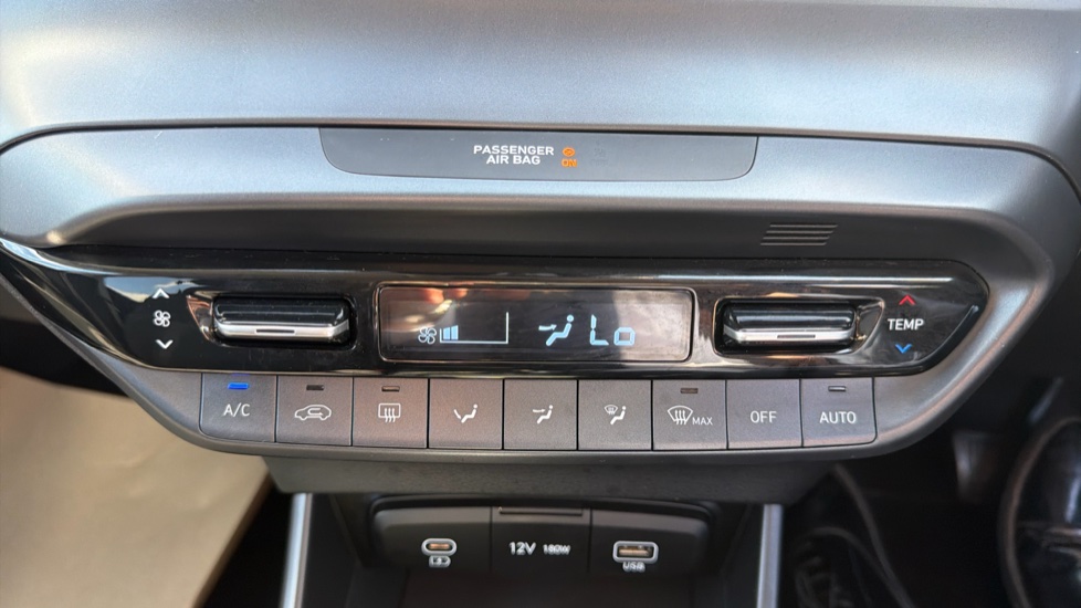 Hyundai i20 1.0T GDi Premium 5dr DCT Petrol Hatchback - Image 28