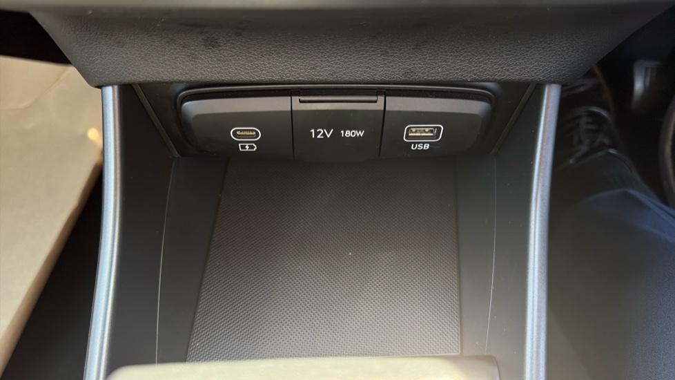 Hyundai i20 1.0T GDi Premium 5dr DCT Petrol Hatchback - Image 29