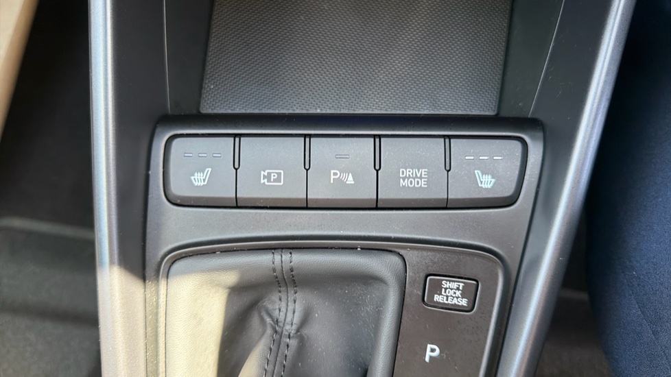 Hyundai i20 1.0T GDi Premium 5dr DCT Petrol Hatchback - Image 30