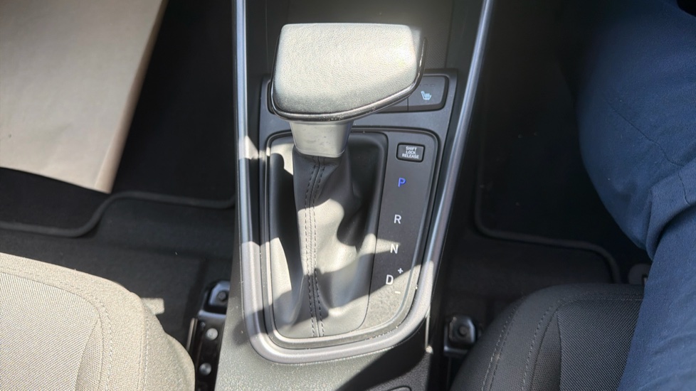 Hyundai i20 1.0T GDi Premium 5dr DCT Petrol Hatchback - Image 31