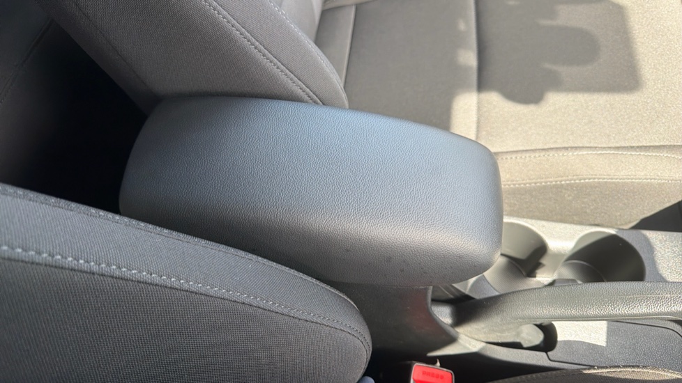 Hyundai i20 1.0T GDi Premium 5dr DCT Petrol Hatchback - Image 33