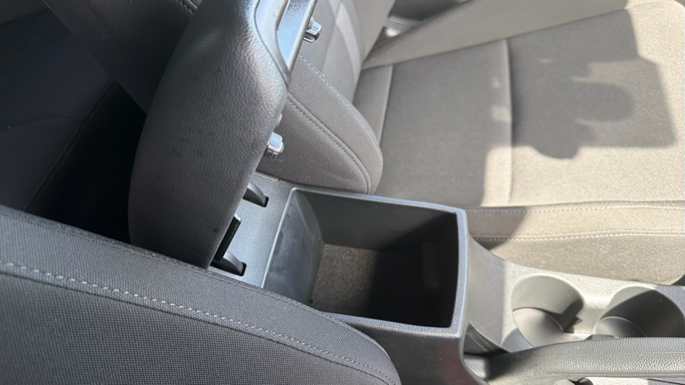 Hyundai i20 1.0T GDi Premium 5dr DCT Petrol Hatchback - Image 34