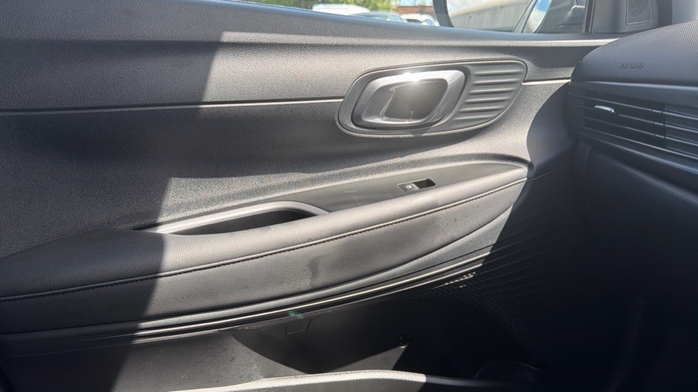 Hyundai i20 1.0T GDi Premium 5dr DCT Petrol Hatchback - Image 36