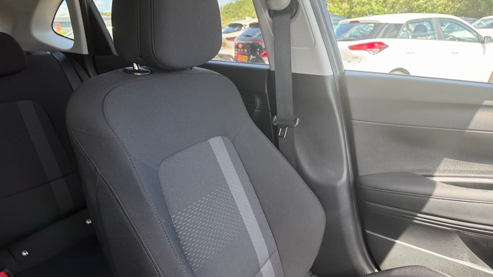 Hyundai i20 1.0T GDi Premium 5dr DCT Petrol Hatchback - Image 38