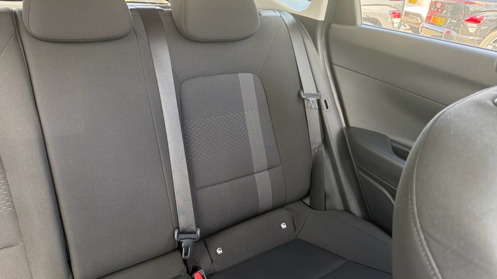 Hyundai i20 1.0T GDi Premium 5dr DCT Petrol Hatchback - Image 39