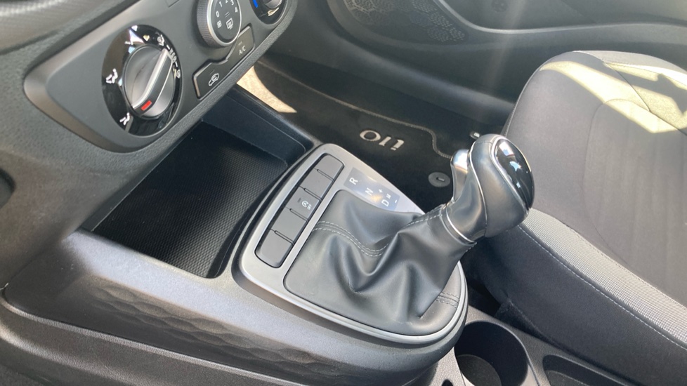Hyundai i10 1.0 MPi SE Connect 5dr Auto Petrol Hatchback - Image 13