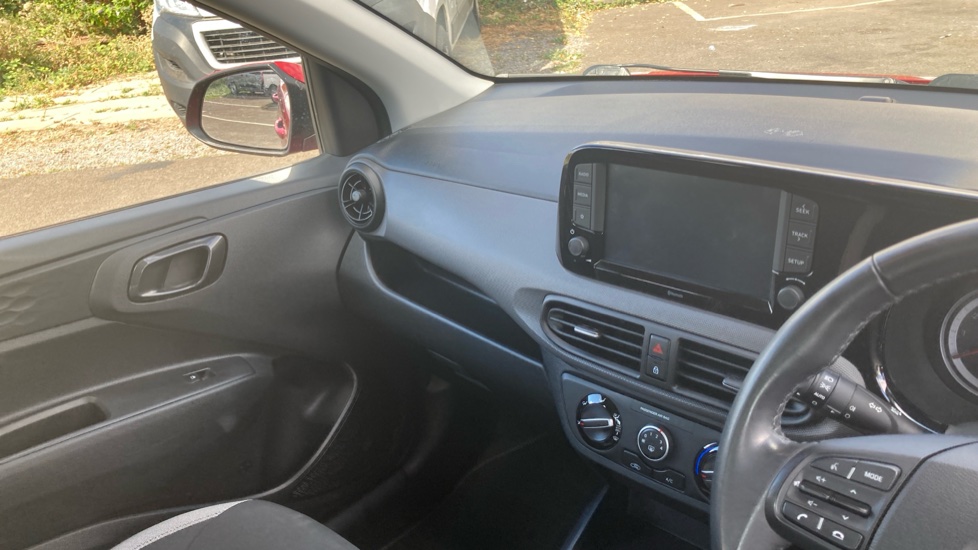 Hyundai i10 1.0 MPi SE Connect 5dr Auto Petrol Hatchback - Image 14