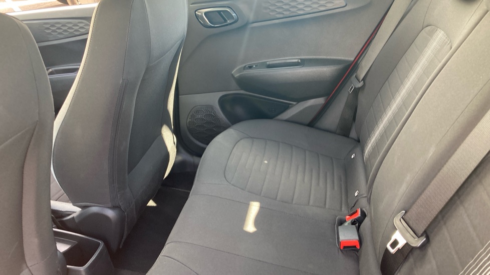 Hyundai i10 1.0 MPi SE Connect 5dr Auto Petrol Hatchback - Image 16