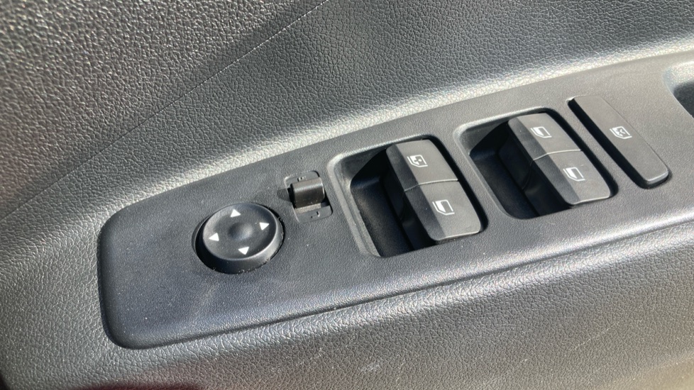 Hyundai i10 1.0 MPi SE Connect 5dr Auto Petrol Hatchback - Image 24