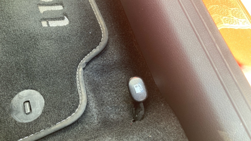 Hyundai i10 1.0 MPi SE Connect 5dr Auto Petrol Hatchback - Image 25
