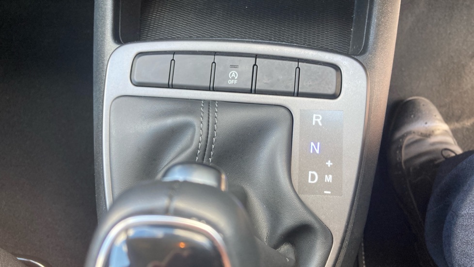 Hyundai i10 1.0 MPi SE Connect 5dr Auto Petrol Hatchback - Image 26