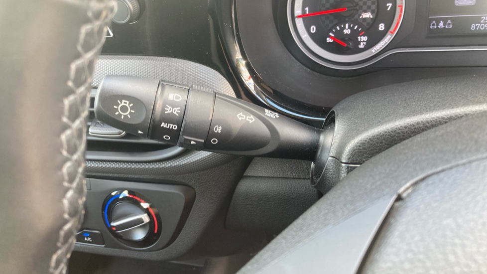 Hyundai i10 1.0 MPi SE Connect 5dr Auto Petrol Hatchback - Image 30