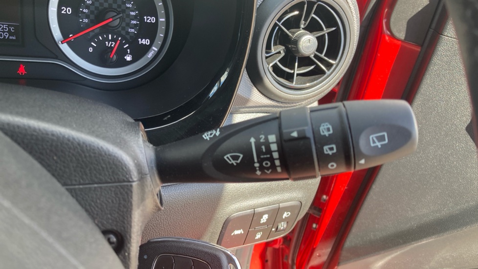 Hyundai i10 1.0 MPi SE Connect 5dr Auto Petrol Hatchback - Image 31