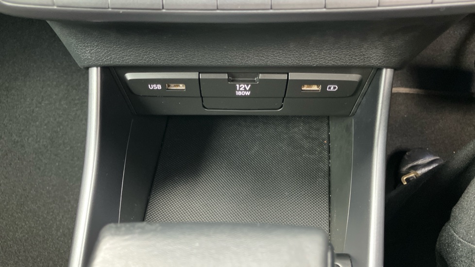 Hyundai i20 1.0T GDi 48V MHD Premium 5dr DCT Petrol Hatchback - Image 30