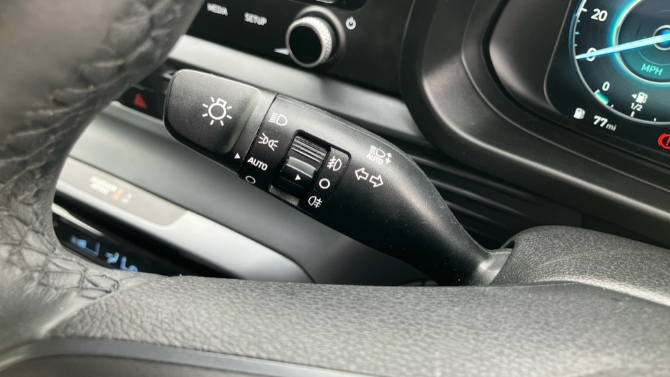 Hyundai i20 1.0T GDi 48V MHD Premium 5dr DCT Petrol Hatchback - Image 35