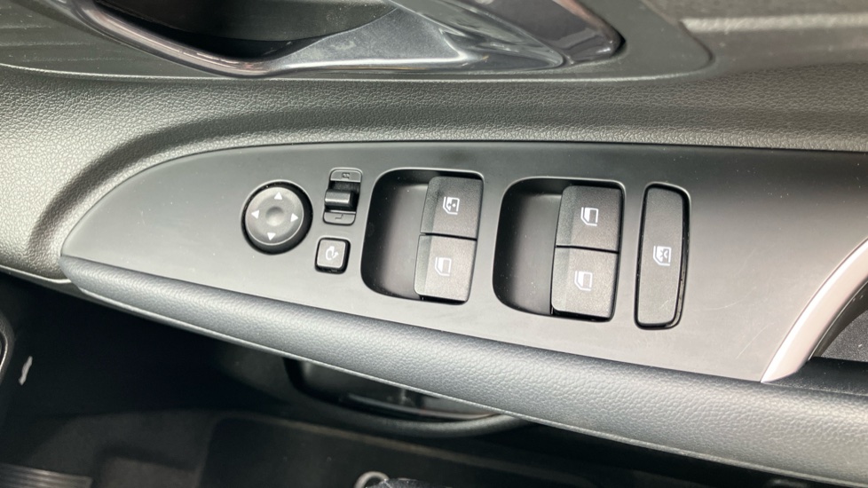 Hyundai i20 1.0T GDi 48V MHD Premium 5dr DCT Petrol Hatchback - Image 38
