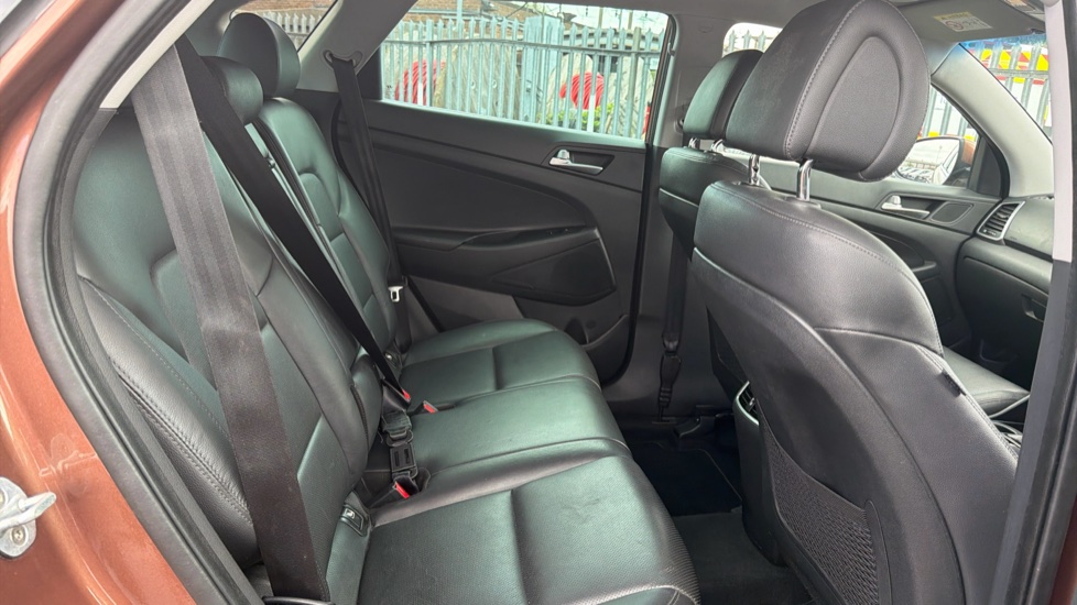 Hyundai TUCSON 1.7 CRDi Blue Drive Sport Edition 5dr 2WD DCT Diesel Estate - Image 16
