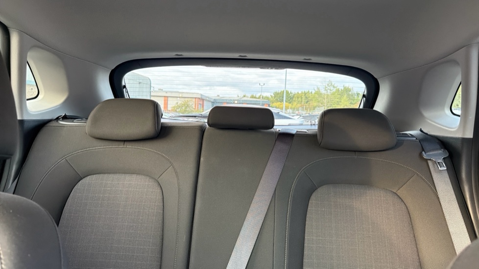 Hyundai KONA 1.6 GDi Hybrid Premium 5dr DCT Hybrid Hatchback - Image 15