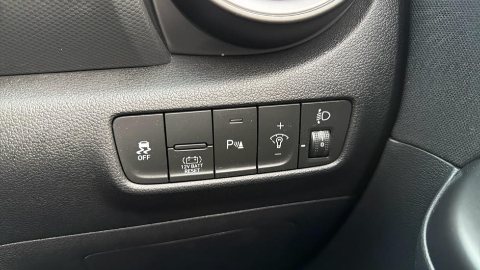 Hyundai KONA 1.6 GDi Hybrid Premium 5dr DCT Hybrid Hatchback - Image 25