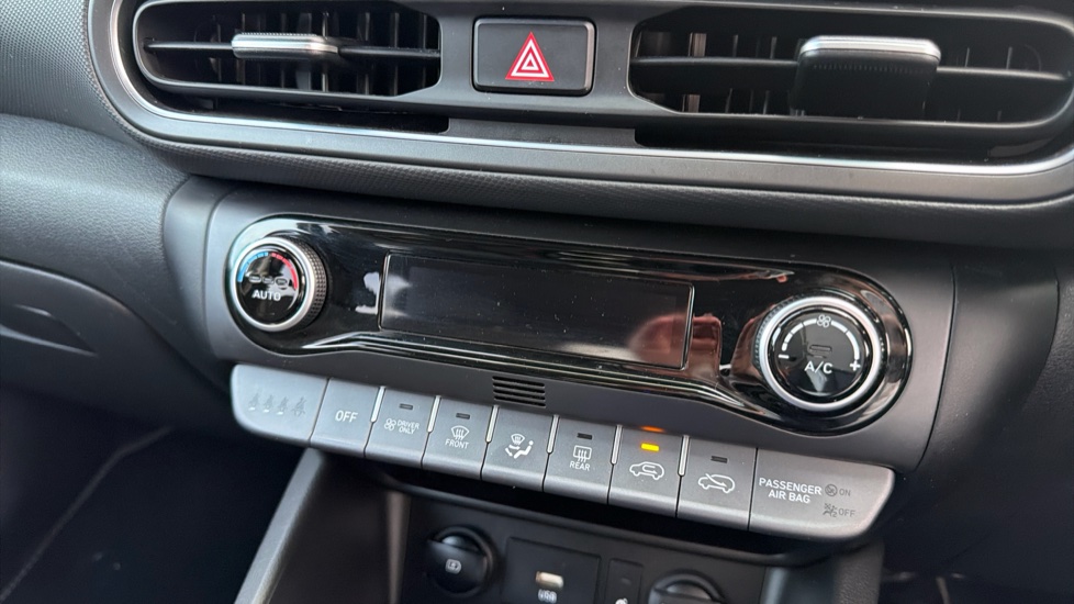 Hyundai KONA 1.6 GDi Hybrid Premium 5dr DCT Hybrid Hatchback - Image 27