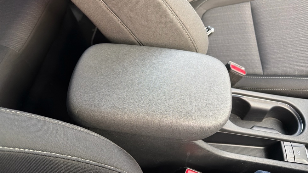 Hyundai KONA 1.6 GDi Hybrid Premium 5dr DCT Hybrid Hatchback - Image 31