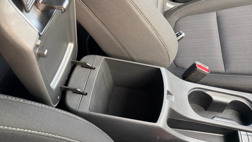Hyundai KONA 1.6 GDi Hybrid Premium 5dr DCT Hybrid Hatchback - Image 32