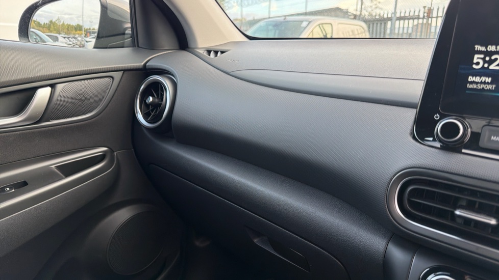Hyundai KONA 1.6 GDi Hybrid Premium 5dr DCT Hybrid Hatchback - Image 33
