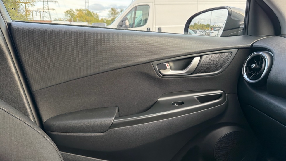 Hyundai KONA 1.6 GDi Hybrid Premium 5dr DCT Hybrid Hatchback - Image 34