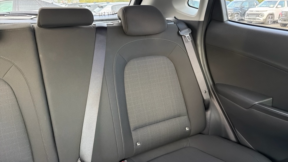 Hyundai KONA 1.6 GDi Hybrid Premium 5dr DCT Hybrid Hatchback - Image 37