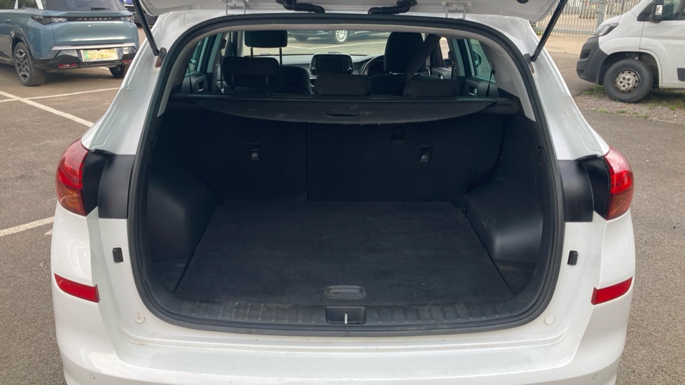 Hyundai TUCSON 1.6 GDi SE Nav 5dr 2WD Petrol Estate - Image 4