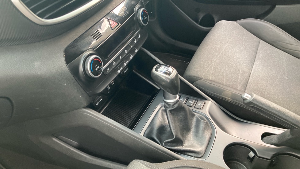 Hyundai TUCSON 1.6 GDi SE Nav 5dr 2WD Petrol Estate - Image 13