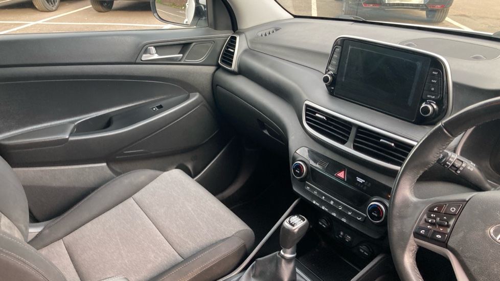Hyundai TUCSON 1.6 GDi SE Nav 5dr 2WD Petrol Estate - Image 14