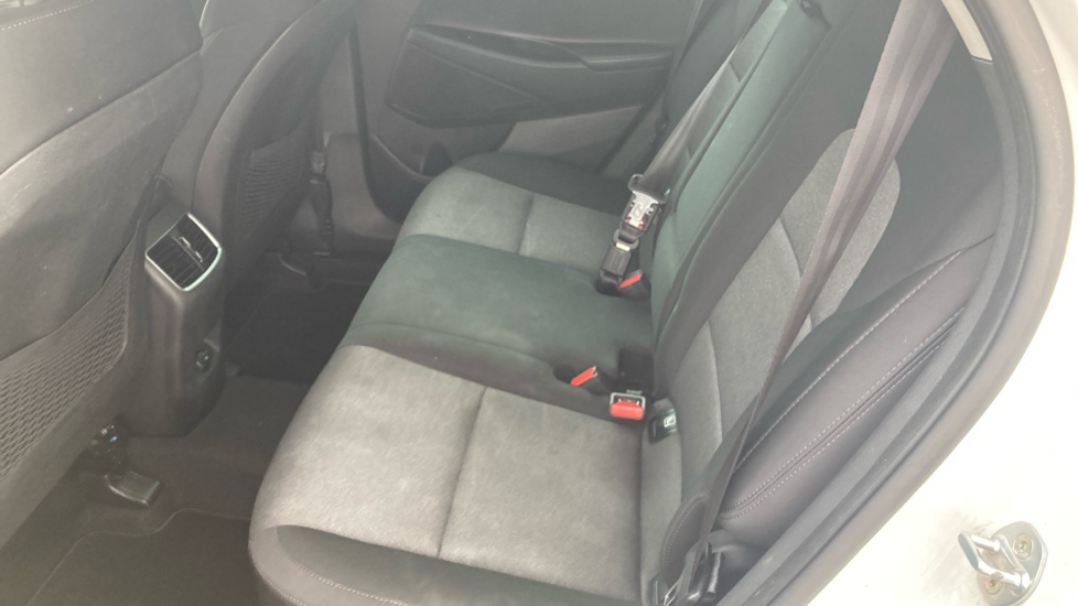 Hyundai TUCSON 1.6 GDi SE Nav 5dr 2WD Petrol Estate - Image 16