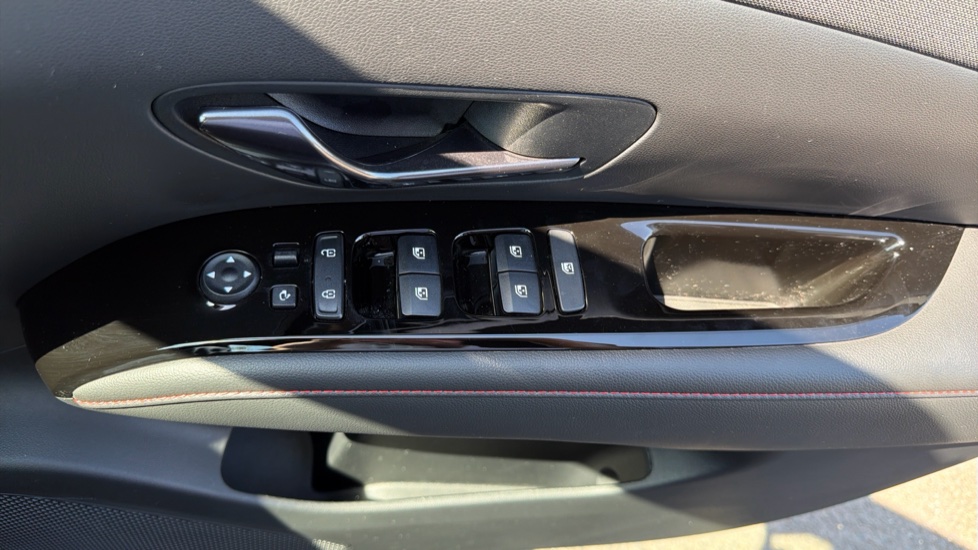 Hyundai TUCSON 1.6 TGDi Plug-in Hybrid N Line 5dr 4WD Auto Estate - Image 26