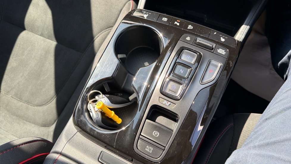 Hyundai TUCSON 1.6 TGDi Plug-in Hybrid N Line 5dr 4WD Auto Estate - Image 32
