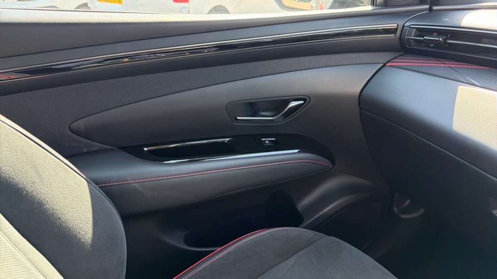 Hyundai TUCSON 1.6 TGDi Plug-in Hybrid N Line 5dr 4WD Auto Estate - Image 34