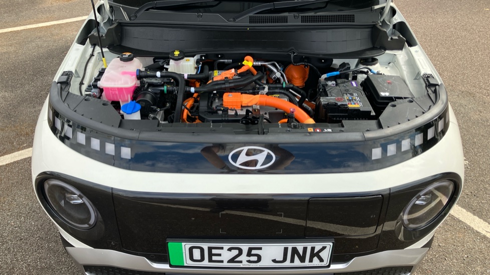Hyundai INSTER 85kW 02 49kWh 5dr Auto Electric Hatchback - Image 8