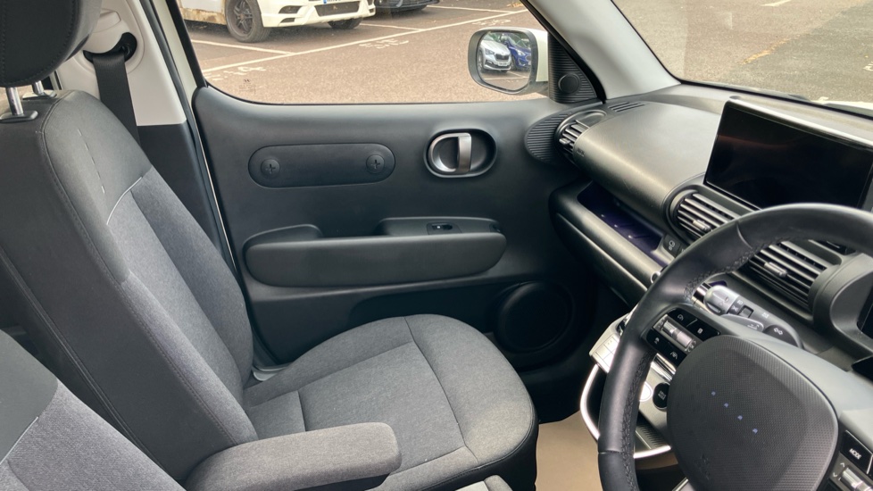 Hyundai INSTER 85kW 02 49kWh 5dr Auto Electric Hatchback - Image 14
