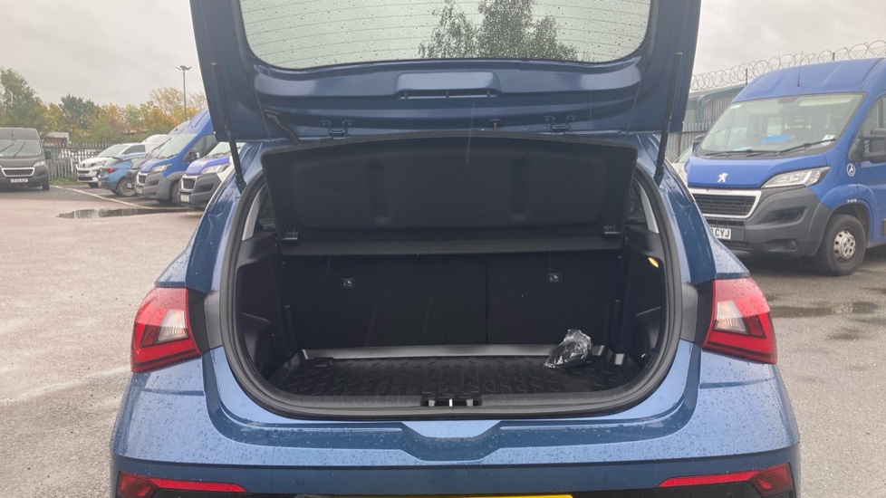 Hyundai i20 1.0T GDi 90 Tech Line 5dr Petrol Hatchback - Image 4