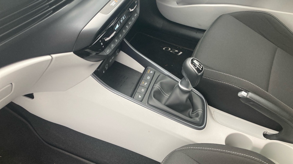 Hyundai i20 1.0T GDi 90 Tech Line 5dr Petrol Hatchback - Image 13