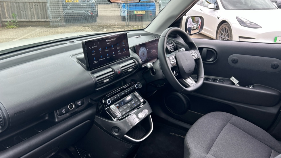 Hyundai INSTER 85kW 01 49kWh 5dr Auto Electric Hatchback - Image 9