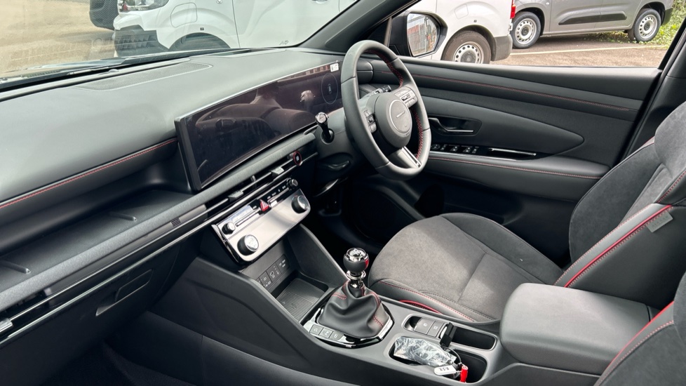 Hyundai TUCSON 1.6T N Line S 5dr Petrol Estate - Image 9