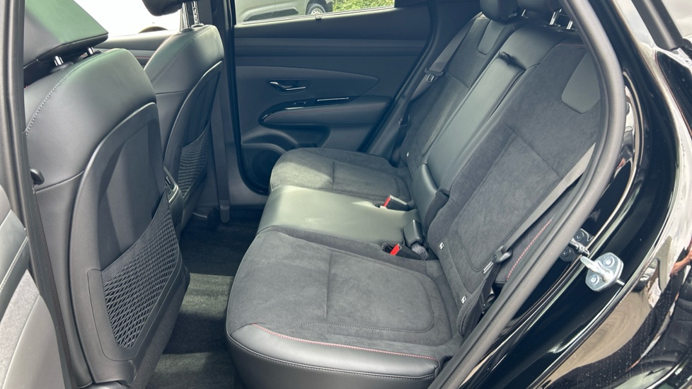 Hyundai TUCSON 1.6T N Line S 5dr Petrol Estate - Image 16