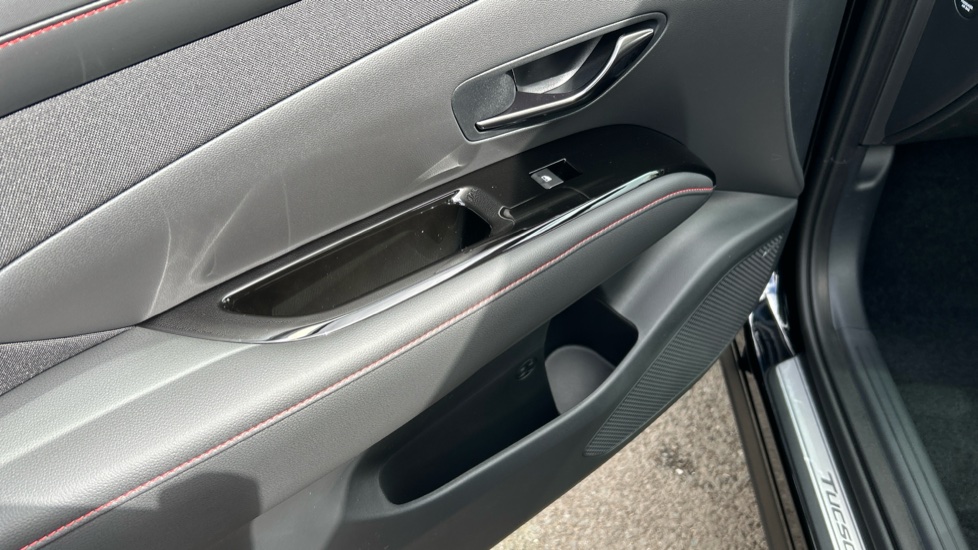 Hyundai TUCSON 1.6T N Line S 5dr Petrol Estate - Image 30