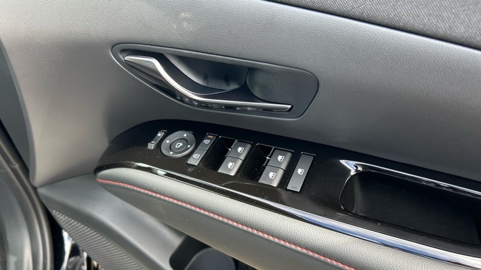 Hyundai TUCSON 1.6T N Line S 5dr Petrol Estate - Image 33