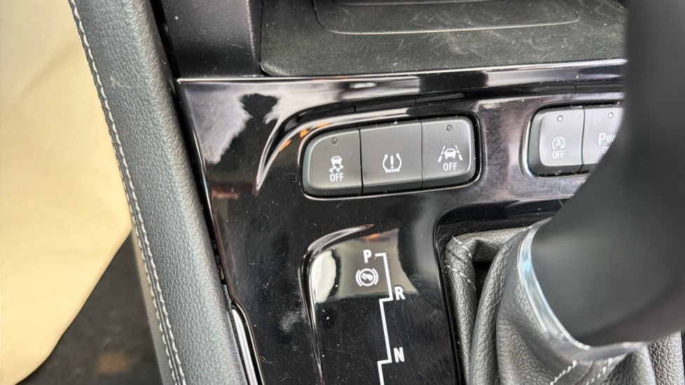 Vauxhall Grandland X 1.5 Turbo D Sport Nav 5dr Auto Diesel Hatchback - Image 31